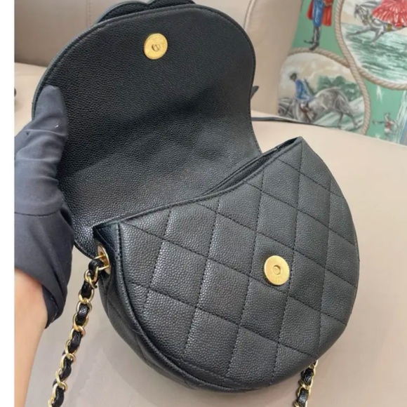 CHANEL Black Quilted Crossbody Bag - Picture 9 of 15